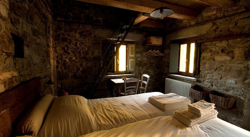 Mulino Marghen - Restored Watermill - Accomodation And Retreat Center Zeri Room photo