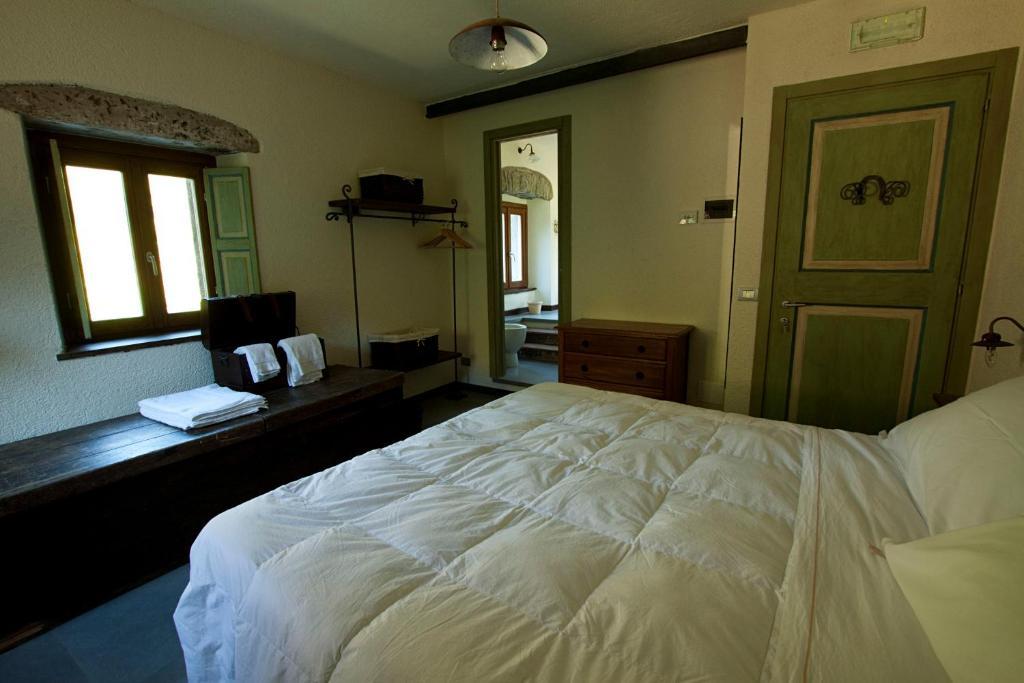 Mulino Marghen - Restored Watermill - Accomodation And Retreat Center Zeri Room photo