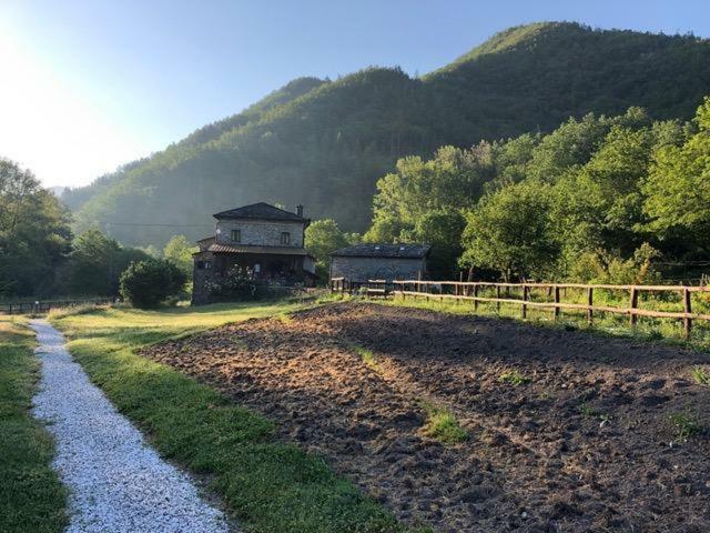 Mulino Marghen - Restored Watermill - Accomodation And Retreat Center Zeri Exterior photo