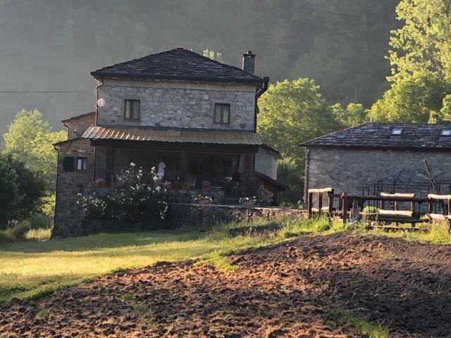 Mulino Marghen - Restored Watermill - Accomodation And Retreat Center Zeri Exterior photo
